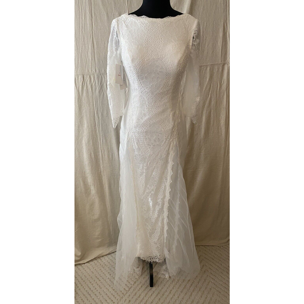 NWT Merry's Wedding Dress Size 4 Sheer Lace Silky Lining Flowing Bottom Train